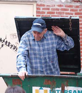 recyclage le film, léo sort de sa cachette